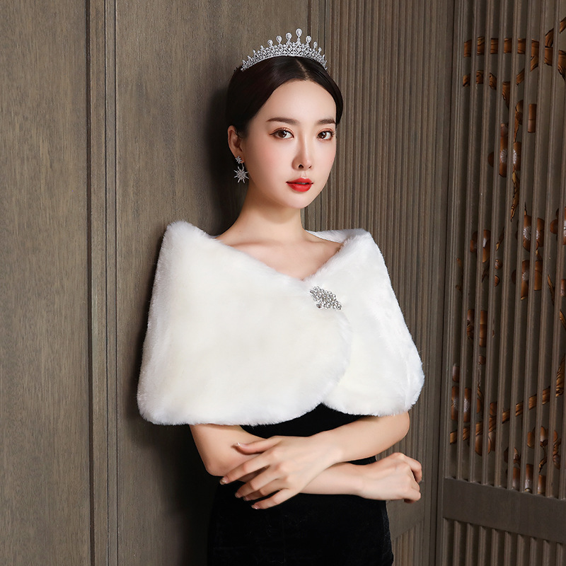 女性ブライダルショールの結婚式の岬冬暖かいボレロマントコート - Women'S Fashion Essentials のレビューと価格