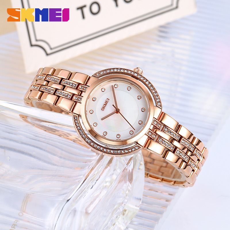 レディースブレスレットクォーツ時計高級ラインストーンダイヤル - Fashion Women Watch のレビューと価格